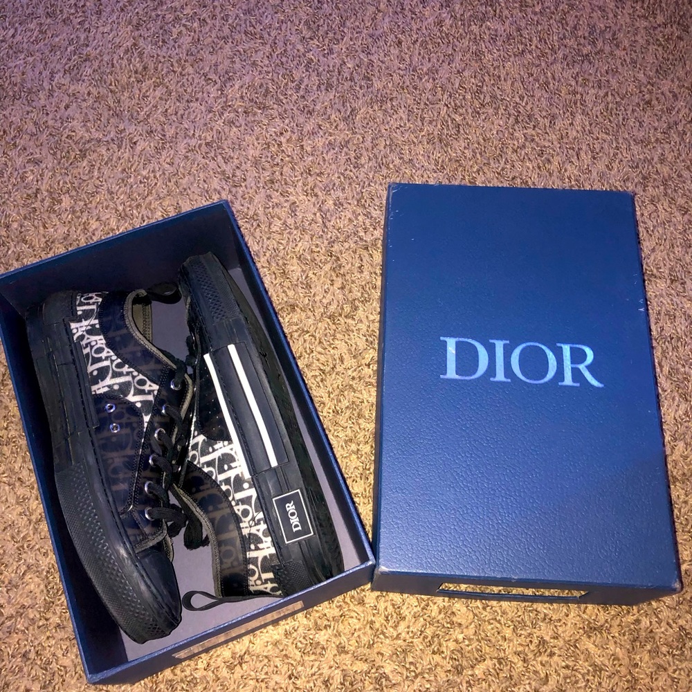 Black Dior low top shoes would take lower offers